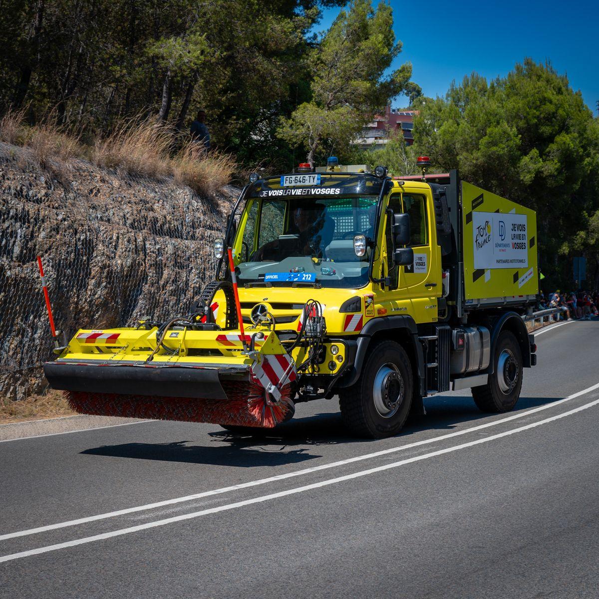 Camion balayeuse voirie