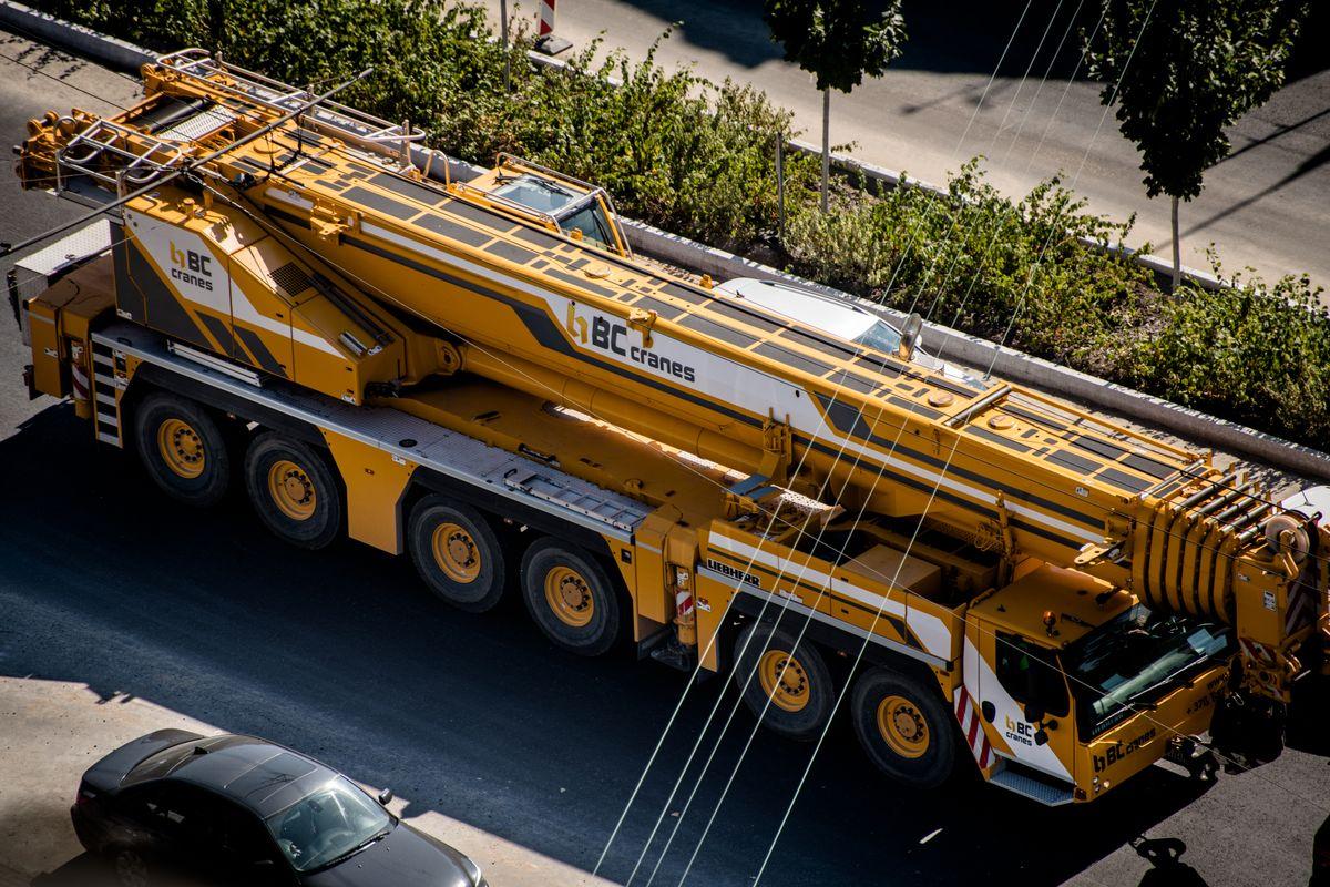 Camion-grue auxiliaire